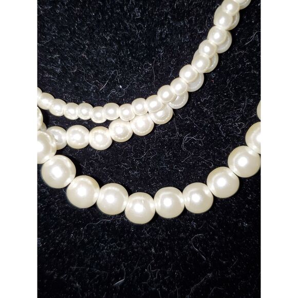 A Three Strand Faux Pearl Beaded Necklace Classic MCM Choker Elegant Graceful - Picture 4 of 9